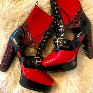 CAPE ROBBIN LACE-UP BOOT